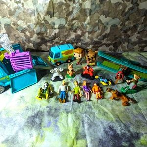 Lot of Scooby Doo toys